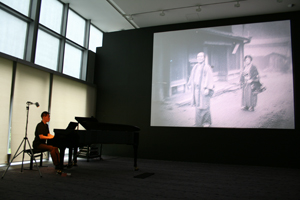 「京都学 前衛都市・モダニズムの京都 1895-1930」展(2009年)にあわせて、マキノ映画など大正期の映画作品を活弁・ピアノ伴奏つきで上映した。