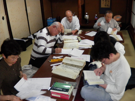 史料解読会の様子