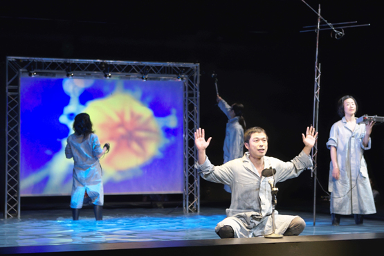地点『――ところでアルトーさん、』KYOTO EXPERIMENT2011参加 2010 京都芸術センターフリースペース photo:Tsukasa Aoki
