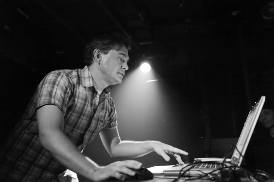 oval “oval Japan 2010 -patchware on demand-” 2010/10/17 CLUB METRO 撮影：久田元太
