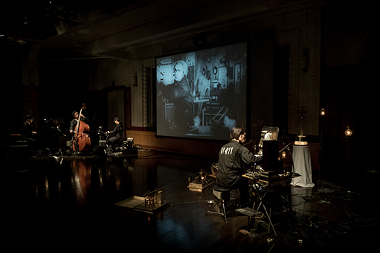 『メトロポリス伴奏付上映会』演奏風景| 2015年2月20日(金)、21日(土)|京都芸術センター 講堂|映像芸術祭