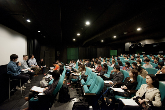 MOVING Theatre 2012年5月3日(木)- 5月5日(土) 京都シネマ アフタートーク風景(手前から八木良太、平川祐樹、田村友一郎、宮永亮) photo by OMOTE Nobutada