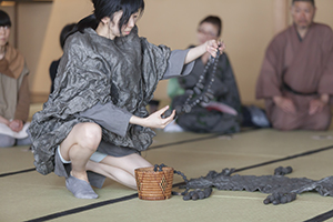 明倫茶会「茶会型パフォーマンス 超縄文」