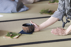 明倫茶会「茶会型パフォーマンス 超縄文」