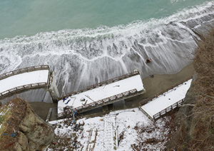 39.651180 141.970554, Takonohaman “Octopus’s beach”, Miyako, Iwate prefecture. January 1. 2012. 296 days after © 小野規
