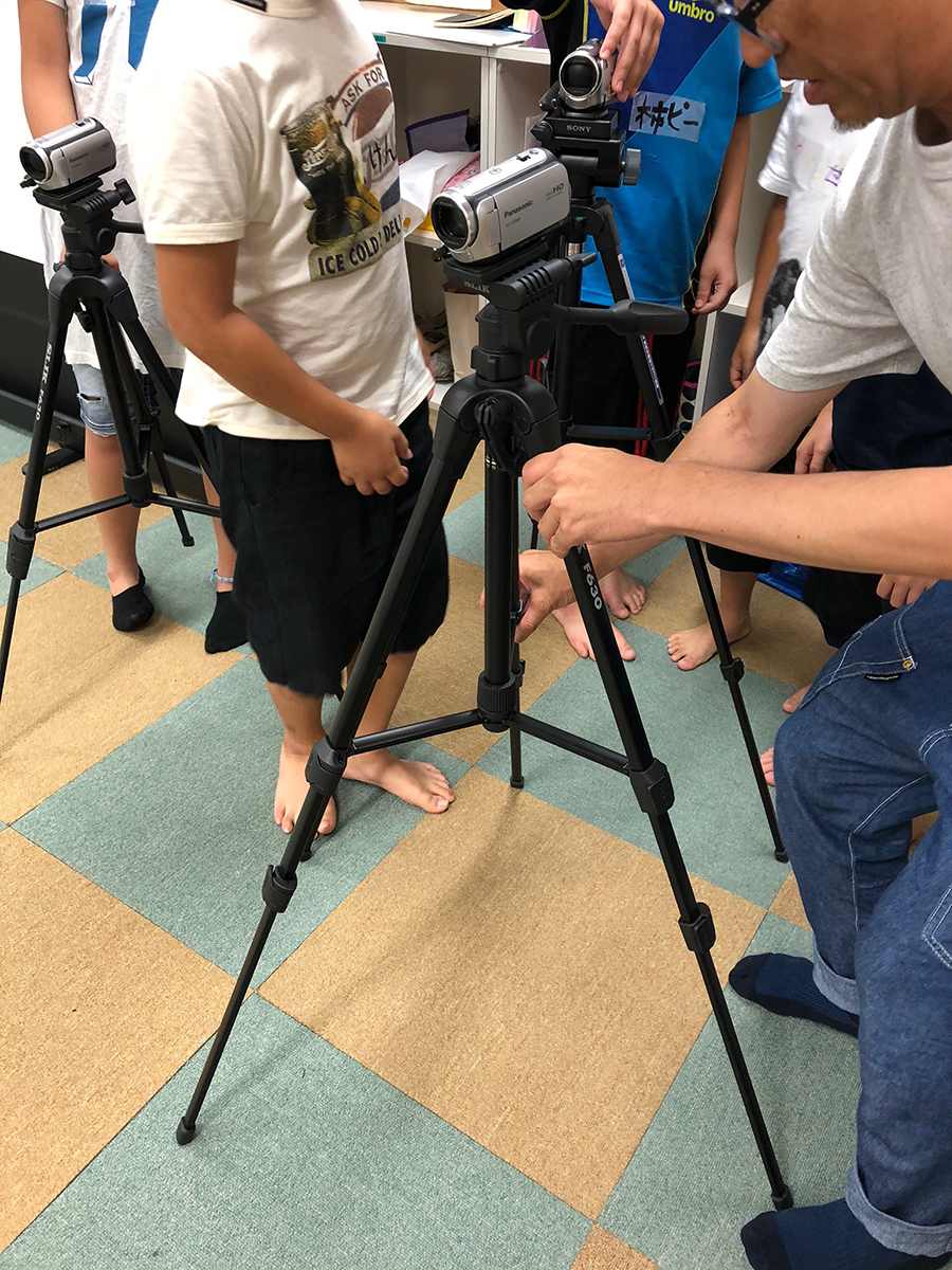 カメラの使い方を教わる