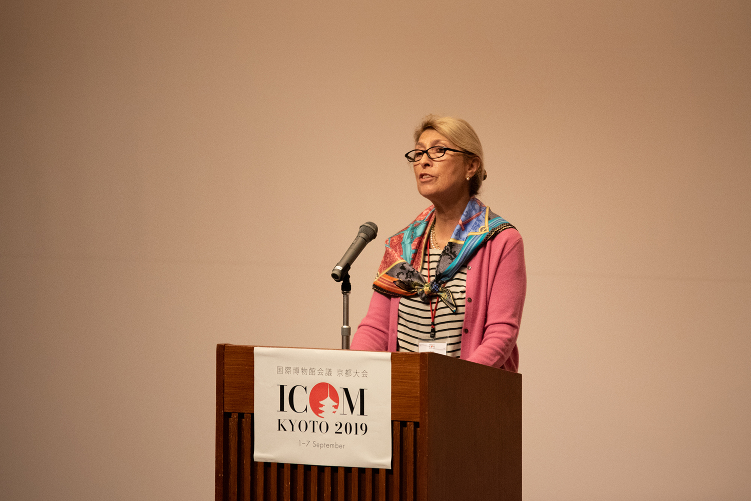 「ICOM舞鶴ミーティング2018」に登壇する、スアイ・アクソイICOM会長