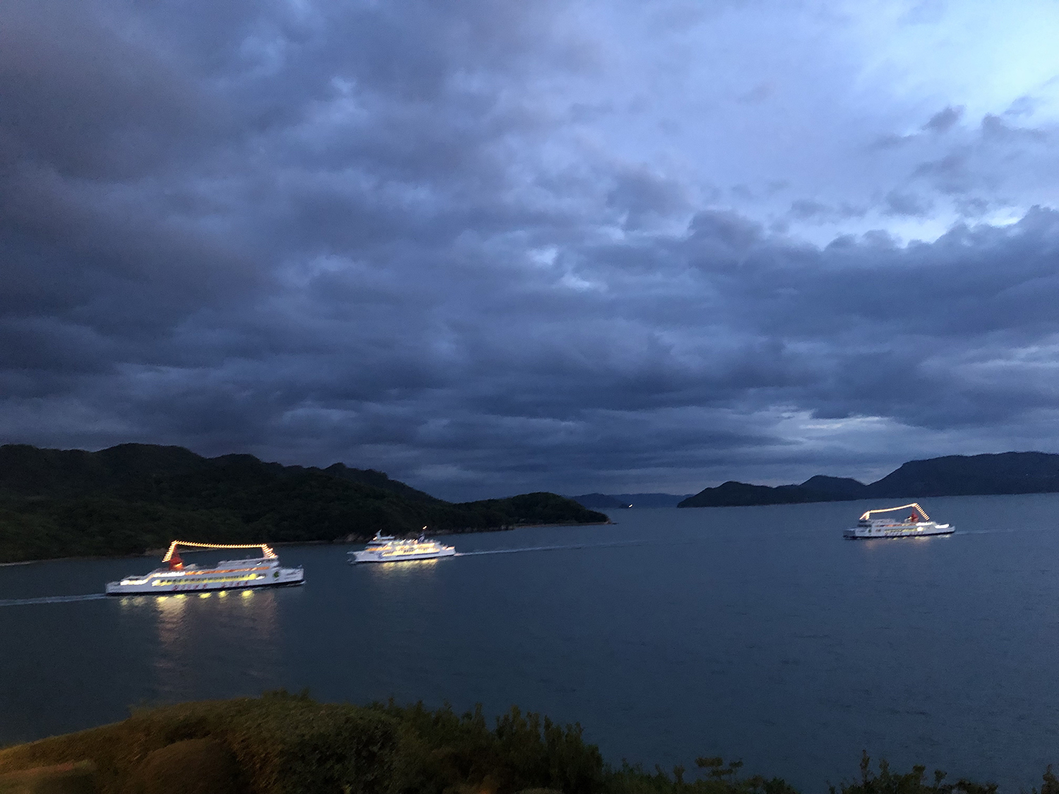 夜間の土庄港付近