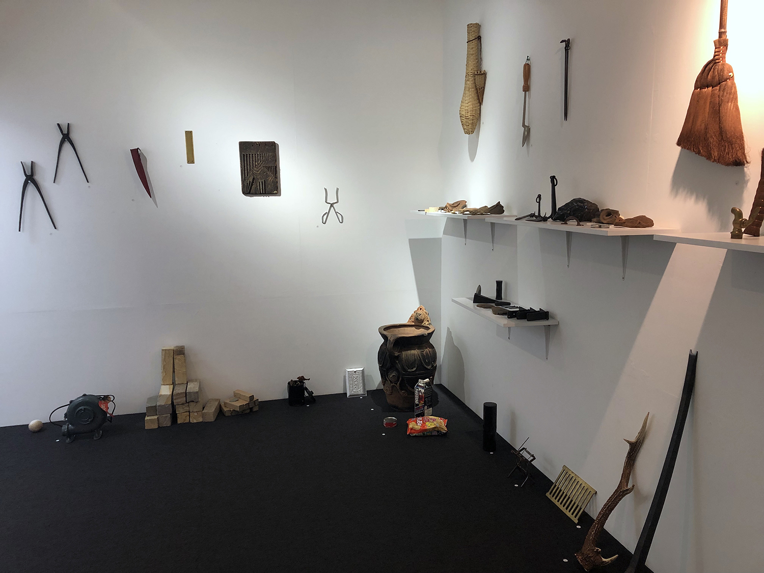 グループ展「美術考古」会場風景