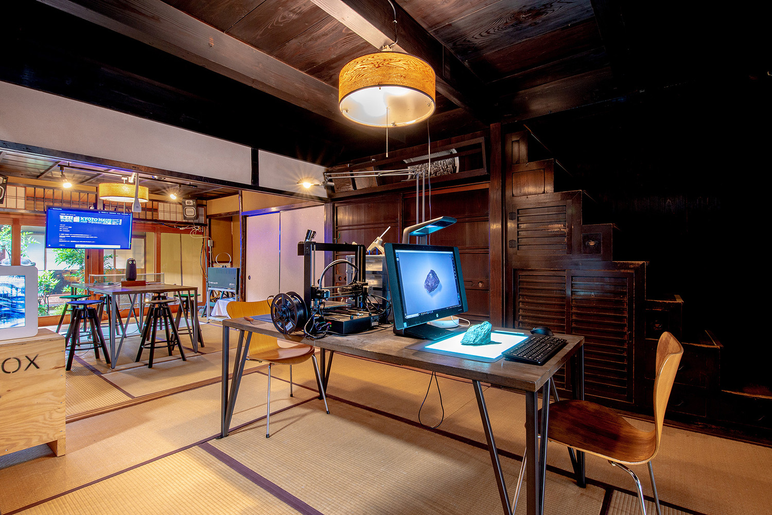 1F:手前がWORKSHOP ROOM、奥がTELEPATHY ROOM。