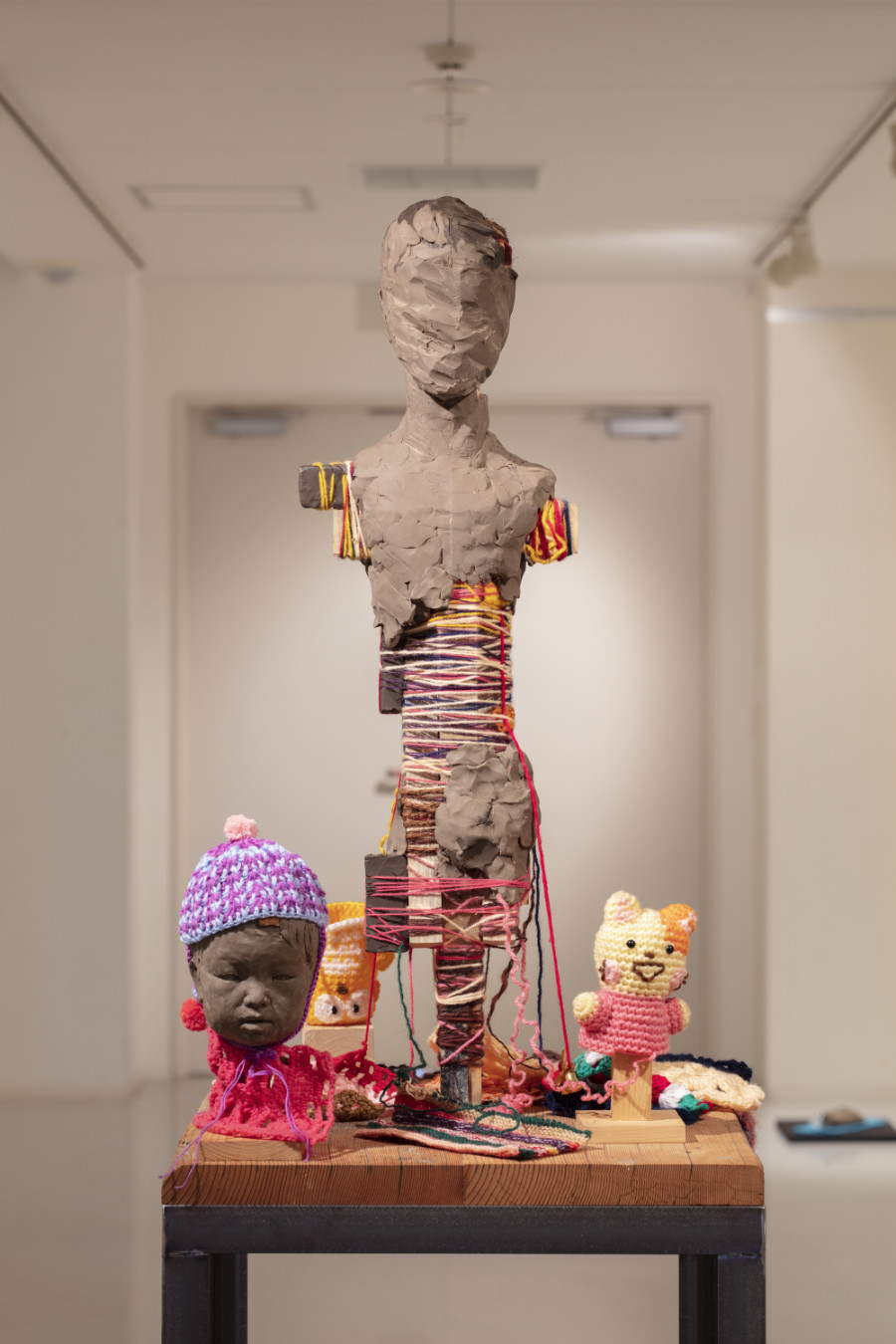 『立像、編み物』作品写真